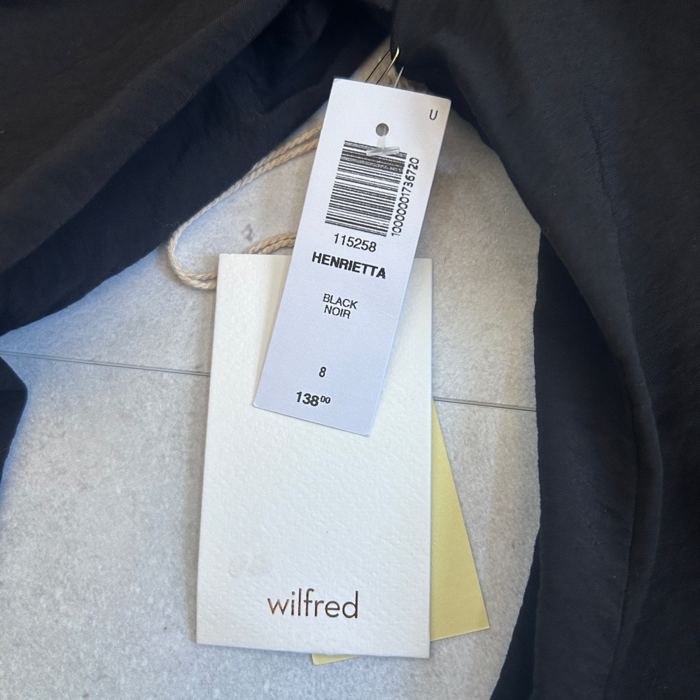 NWT Aritzia Wilfred Henrietta Blouse Black Ruched Puff Sleeve Size 8 - Picture 6 of 16